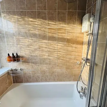 Nyaraló Spacious Open-plan Modern House With Garden And Parking *