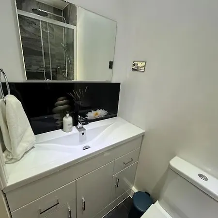 Spacious Open-plan Modern House With Garden And Parking Holiday home *