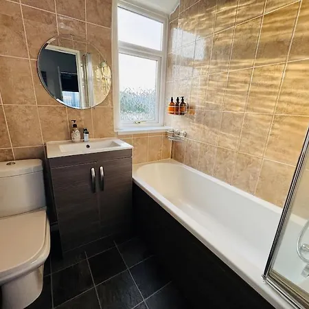 Hébergement de vacances Spacious Open-plan Modern House With Garden And Parking