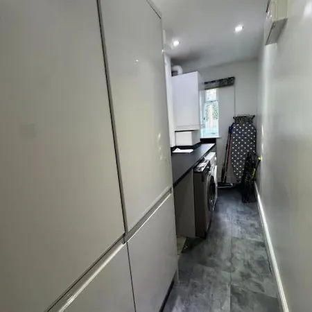 Feriehus Spacious Open-plan Modern House With Garden And Parking Bristol