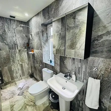 Nyaraló Spacious Open-plan Modern House With Garden And Parking *