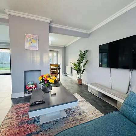 Spacious Open-plan Modern House With Garden And Parking * Bristol